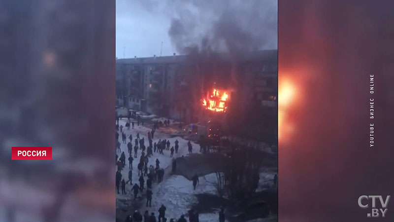 Вероятно, был взрыв бытового газа. При пожаре в жилом доме Магнитогорска погибли женщина и 14-летний подросток-1