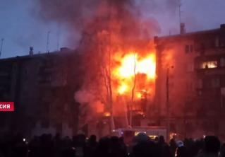 Вероятно, был взрыв бытового газа. При пожаре в жилом доме Магнитогорска погибли женщина и 14-летний подросток