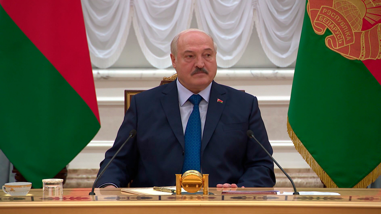 «Я пока даже не задумывался». Лукашенко поделился информацией о выборах в России и Беларуси