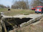 В Жлобине спасатели помогли пенсионеру выбраться из старого отстойника глубиной 3 метра