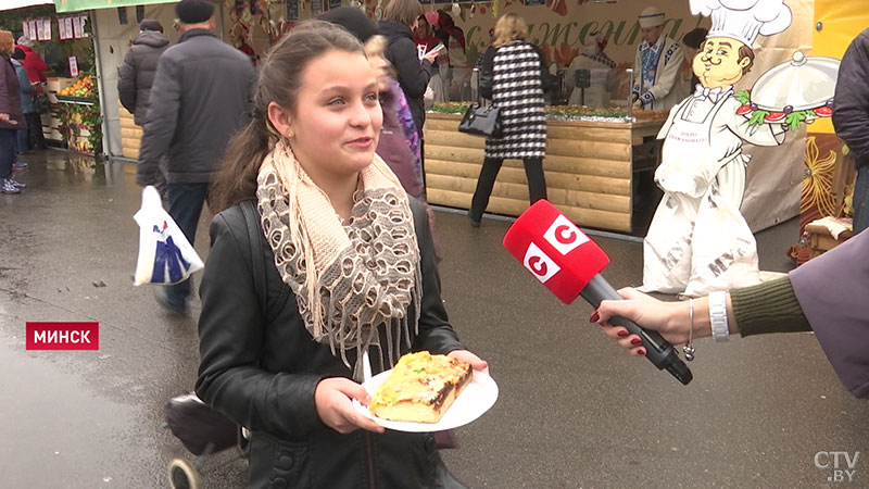 «Очень вкусно!» Дегустацией смаженки длиной 8 метров и весом 150 кг завершился сезон сельхозярмарок в Минске -5