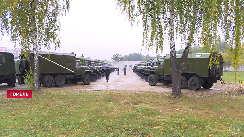 «Смешная цена!» Что покупали белорусы на выставке-продаже военной техники в Гомеле-32