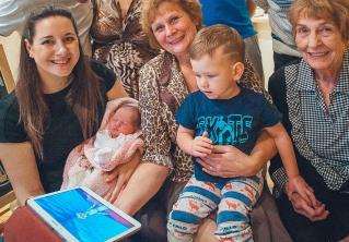 Похожи? Показываем детей, внуков и правнуков легендарного футболиста Льва Яшина Похожи? Показываем детей, внуков и правнуков легендарного футболиста Льва Яшина