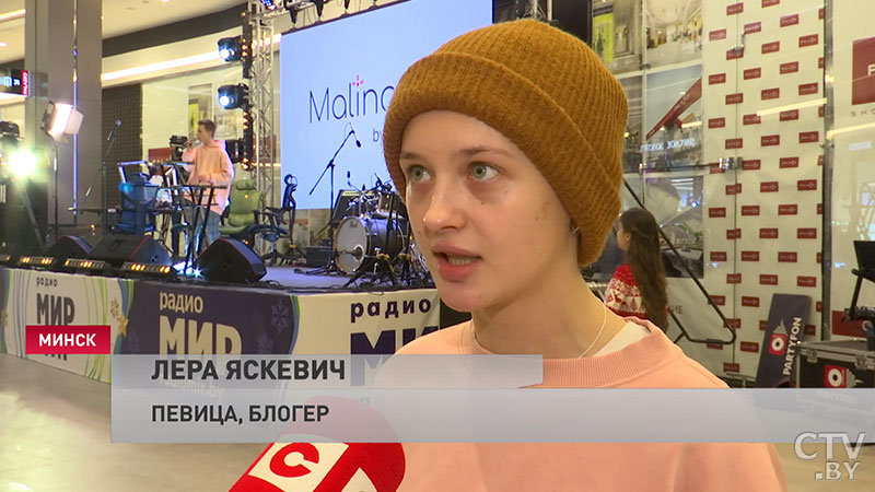 «Очень крутые музыканты выступают». Лера Яскевич спела в Минске в выездной студии радиостанции «Мир» -4 «Очень крутые музыканты выступают». Лера Яскевич спела в Минске в выездной студии радиостанции «Мир» -4