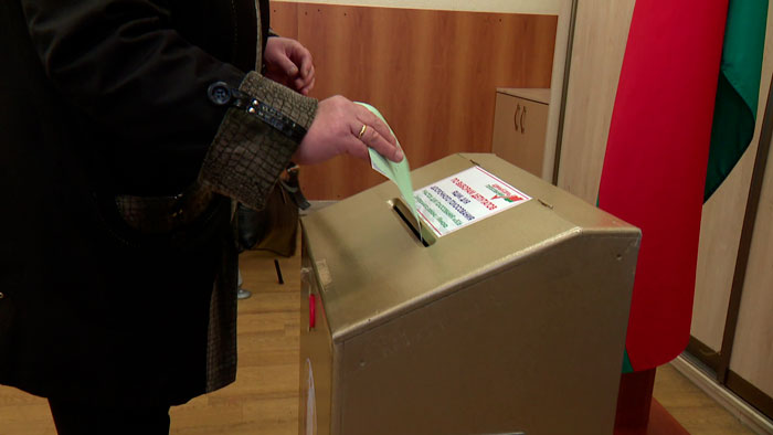 Более 33% включенных в списки белорусов проголосовали досрочно