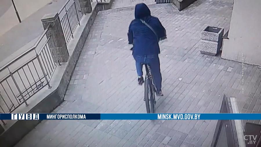 Открывали дверь силой или следовали за жильцами. В Минске задержали похитителей велосипедов-1