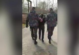 Угрожая ножом, завладел микроавтобусом. В Минске вводили план «Перехват», чтобы задержать угонщика