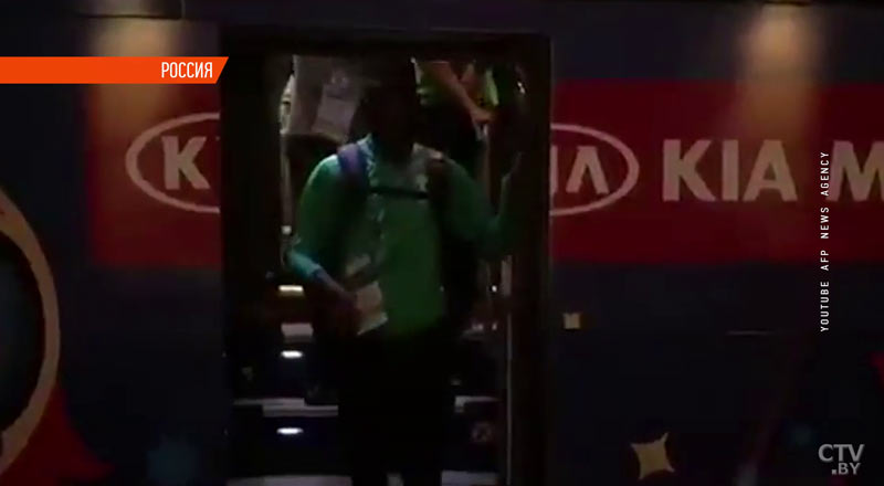 У самолёта с футболистами из Саудовской Аравии во время полёта загорелось крыло-4