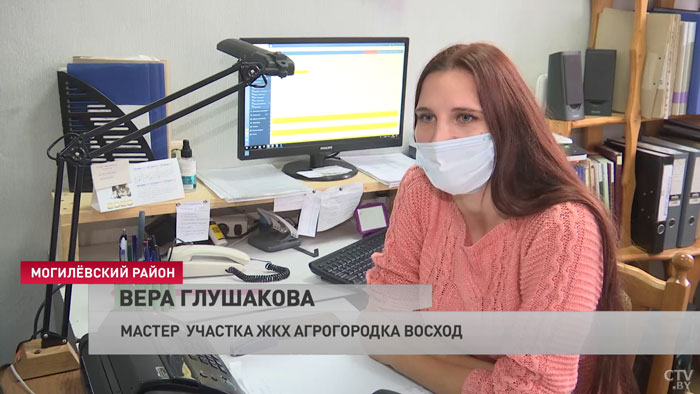 Стена вся мокрая, всё в плесени. В квартире молодой семьи вода на полу: кто в этом виноват?-18