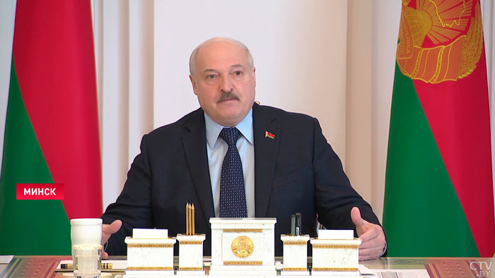 Лукашенко: «Нам надо заниматься оптимизацией на каналах. Надо оставлять тех людей, в которых вы абсолютно уверены»-1