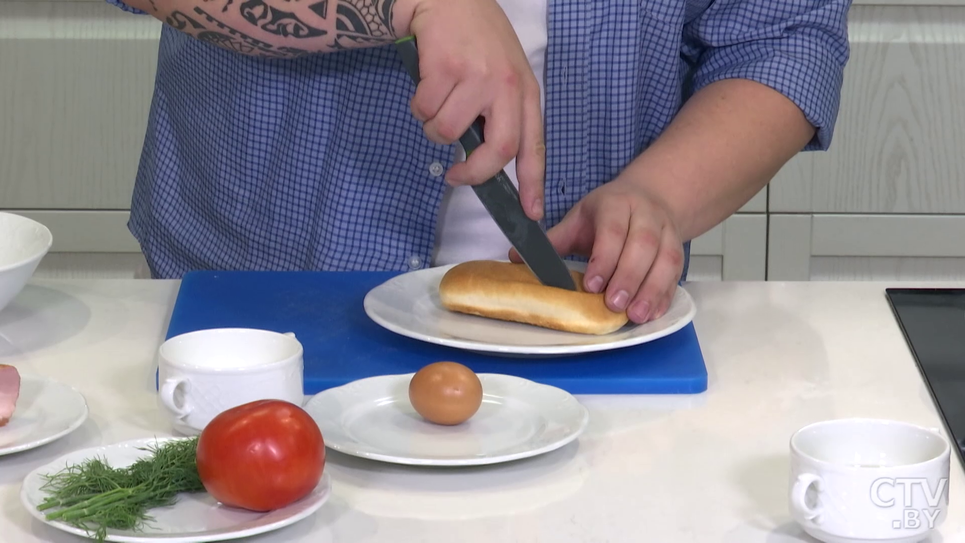 Запечённый в булке омлет. Готовим необычный и вкусный завтрак -4