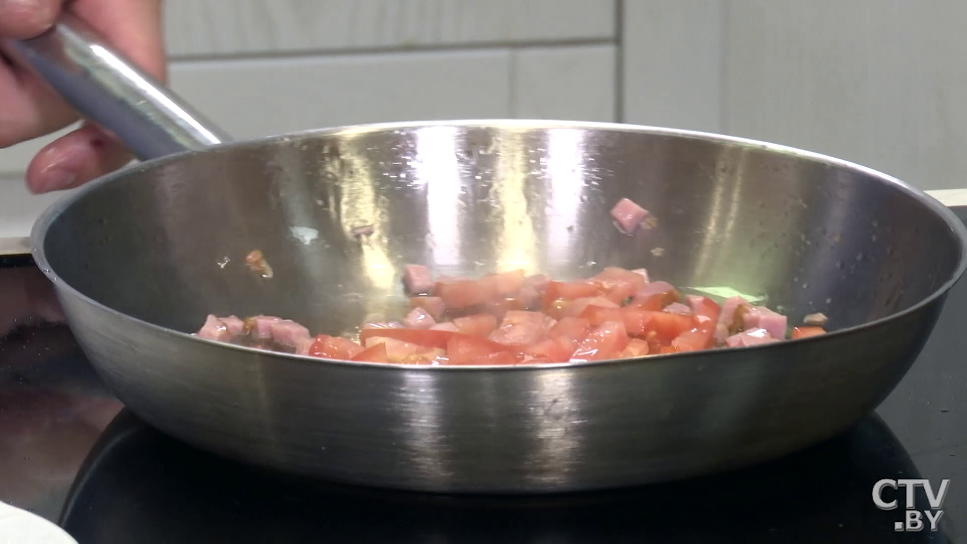 Запечённый в булке омлет. Готовим необычный и вкусный завтрак -13