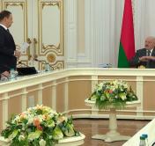 Лукашенко о зарплатах: «Пусть люди не возмущаются, жить можно»