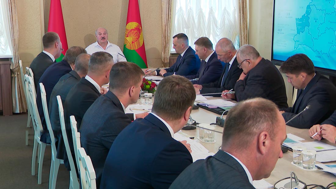Александр Лукашенко: «Если мы за пятилетку 700-800 долларов средним по стране будем иметь – это будет неплохо. А 1000 – прекрасно»