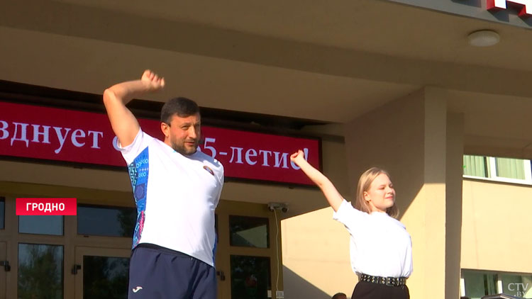 Легкоатлет Иван Тихон провёл «Зарядку с чемпионом» в Гродненском медуниверситете-1