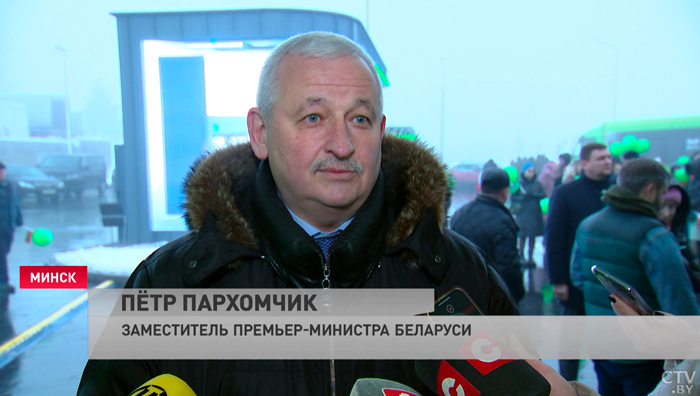 Уникальный зарядный комплекс открыли в Беларуси. Сколько уходит на подпитку авто и как работает магазин без продавцов?-9