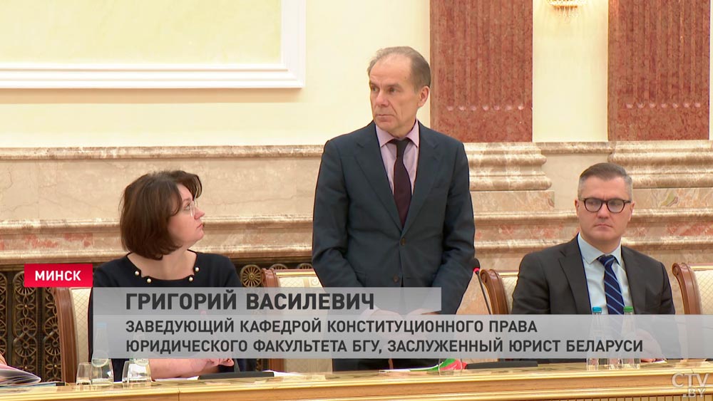 «Там есть ещё вопросы, на которые нет ответа». Что в Конституции не нравится заслуженному юристу Беларуси?-1