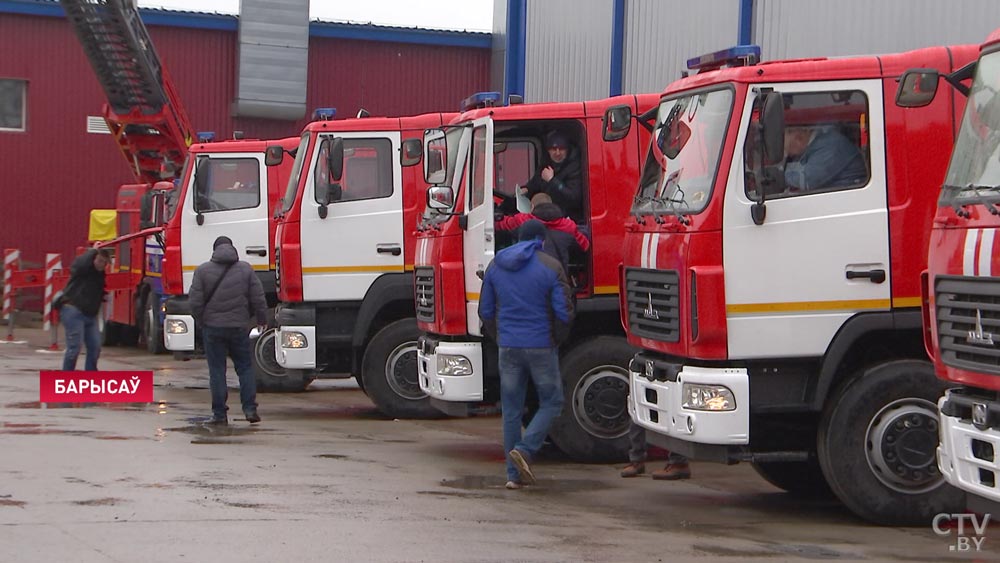 Повезли пожарную технику. 8 белорусов не могут вернуться из Казахстана-1