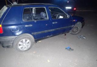 На парковке в Гомеле мужчина оказался зажат под автомобилем