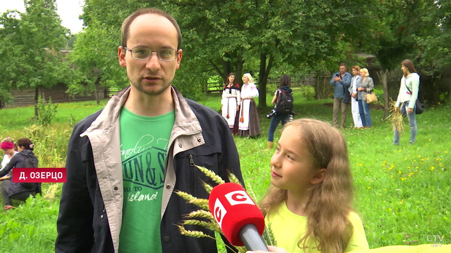 Заглянули в корчму и попробовали национальные блюда. Как в Музее народной архитектуры и быта прошел обряд «Зажинки»-9