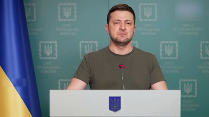 Зеленский призвал граждан оставаться в городах и продолжать борьбу