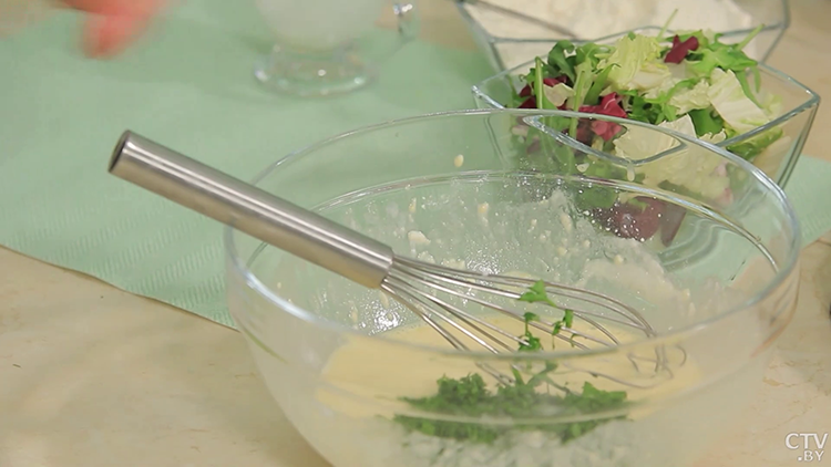 Зелёный омлет с брынзой и вялеными томатами. Простой рецепт вкусного завтрака-1