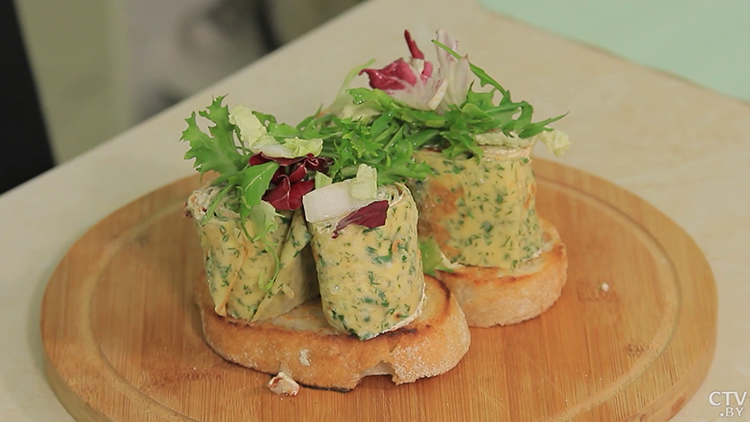 Зелёный омлет с брынзой и вялеными томатами. Простой рецепт вкусного завтрака-16