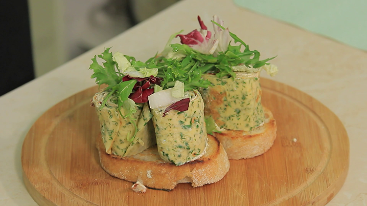 Зелёный омлет с брынзой и вялеными томатами. Простой рецепт вкусного завтрака
