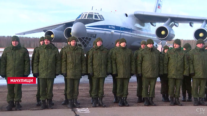 Белорусские военные лётчики доставляют гуманитарную помощь в Турцию-7