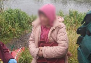 В Минске возле реки Свислочь в болоте застряла женщина