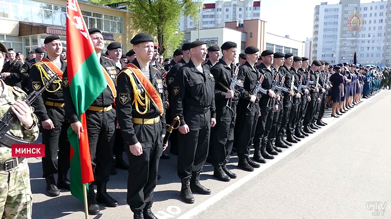 В лёгких платьях и шляпках. Женщины-военнослужащие пройдут на параде в День Независимости -22