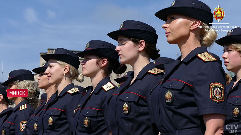 В лёгких платьях и шляпках. Женщины-военнослужащие пройдут на параде в День Независимости -1