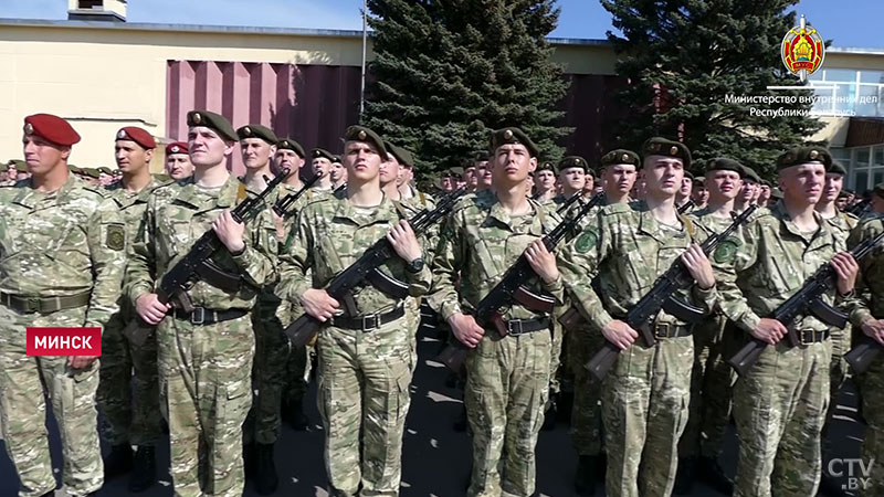 В лёгких платьях и шляпках. Женщины-военнослужащие пройдут на параде в День Независимости -20