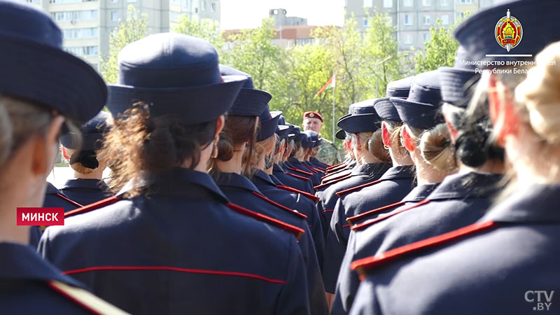 В лёгких платьях и шляпках. Женщины-военнослужащие пройдут на параде в День Независимости -7