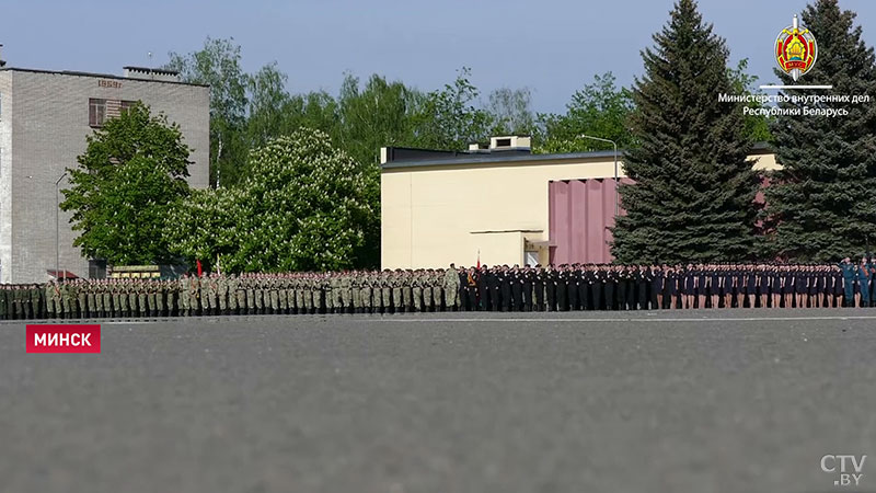 В лёгких платьях и шляпках. Женщины-военнослужащие пройдут на параде в День Независимости -17