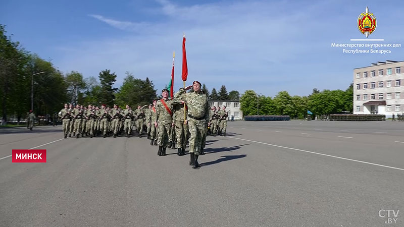 В лёгких платьях и шляпках. Женщины-военнослужащие пройдут на параде в День Независимости -15