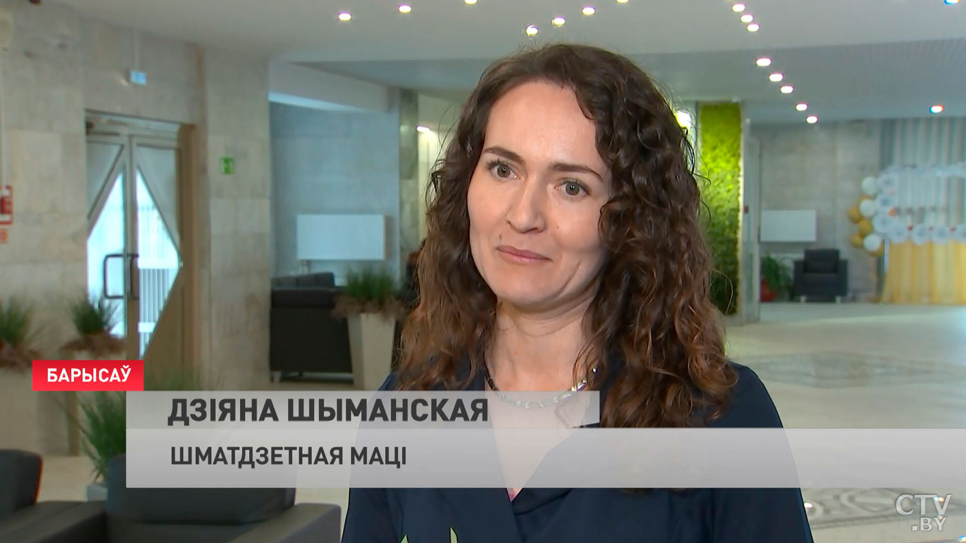 «Каждый ребёнок – это подарок от бога». В Борисове вручили ордена Матери и подвели итоги конкурса «Женщина года»-4