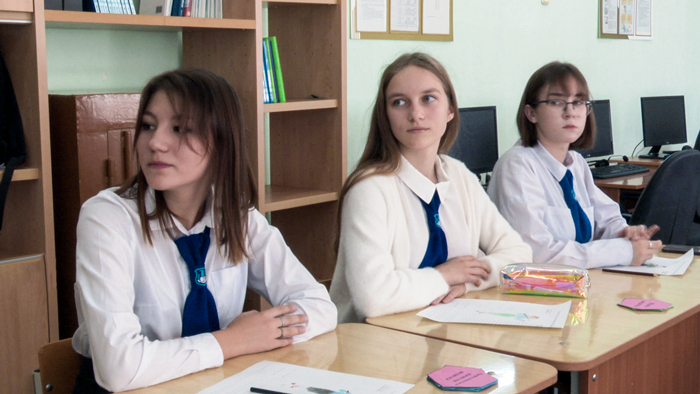 Учат пению, танцам и психологии. Побывали в единственной женской гимназии Минской области