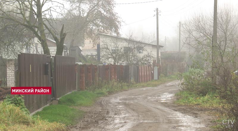 «Раньше играли на обычной луже, на речке». Под Минском жители своими силами строят спортивные площадки-30