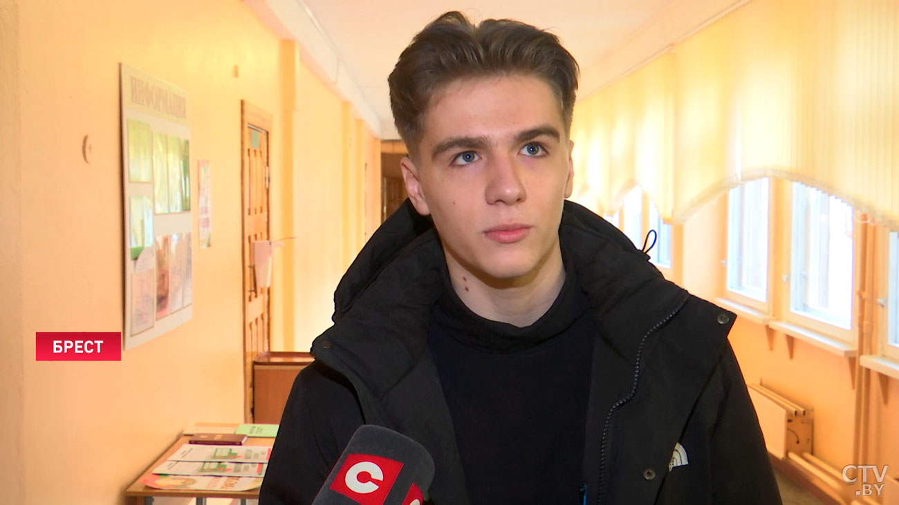 Парень пришёл на референдум в день своего 18-летия: волнительно, это первый раз, когда я голосую-4