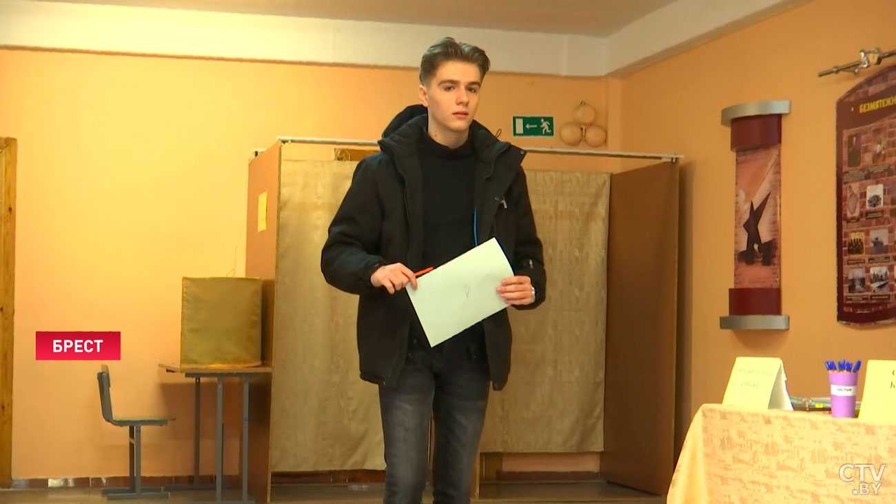 Парень пришёл на референдум в день своего 18-летия: волнительно, это первый раз, когда я голосую-1