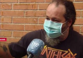 Житель Мадрида: нас запирают в домах, в то же время мы можем толкаться в переполненной подземке. Где логика? 