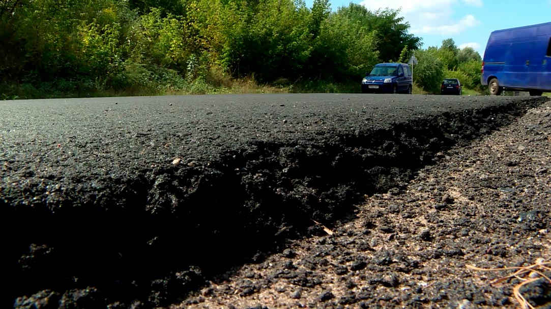 «Пыль была невероятная, как туман». Жители Гомельского района страдали от бездорожья и сделали дорогу сами