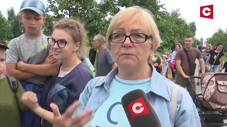 «Живой» флаг Беларуси и реконструкция сражений в небе. Как в Могилёве отметили 80-летие освобождения города?-7