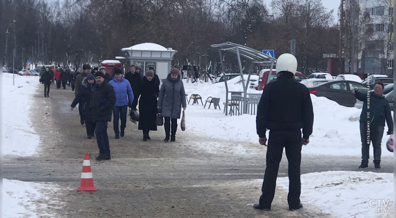 В ТЦ в Жодино из-за подозрительного свертка эвакуировали более 70 человек-3