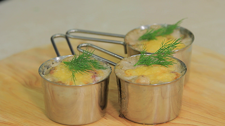 Жюльен с курицей и грибами. Рассказываем, как быстро и вкусно приготовить блюдо