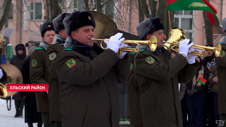 Жители Ельска передали патриотическую эстафету и знамя Победы в Мозырский район-10