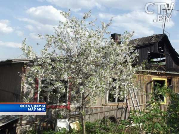 В Ратомке сгорел деревянный жилой дом