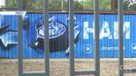 Вольер зубра Барона в Минском зоопарке украсило большое граффити
